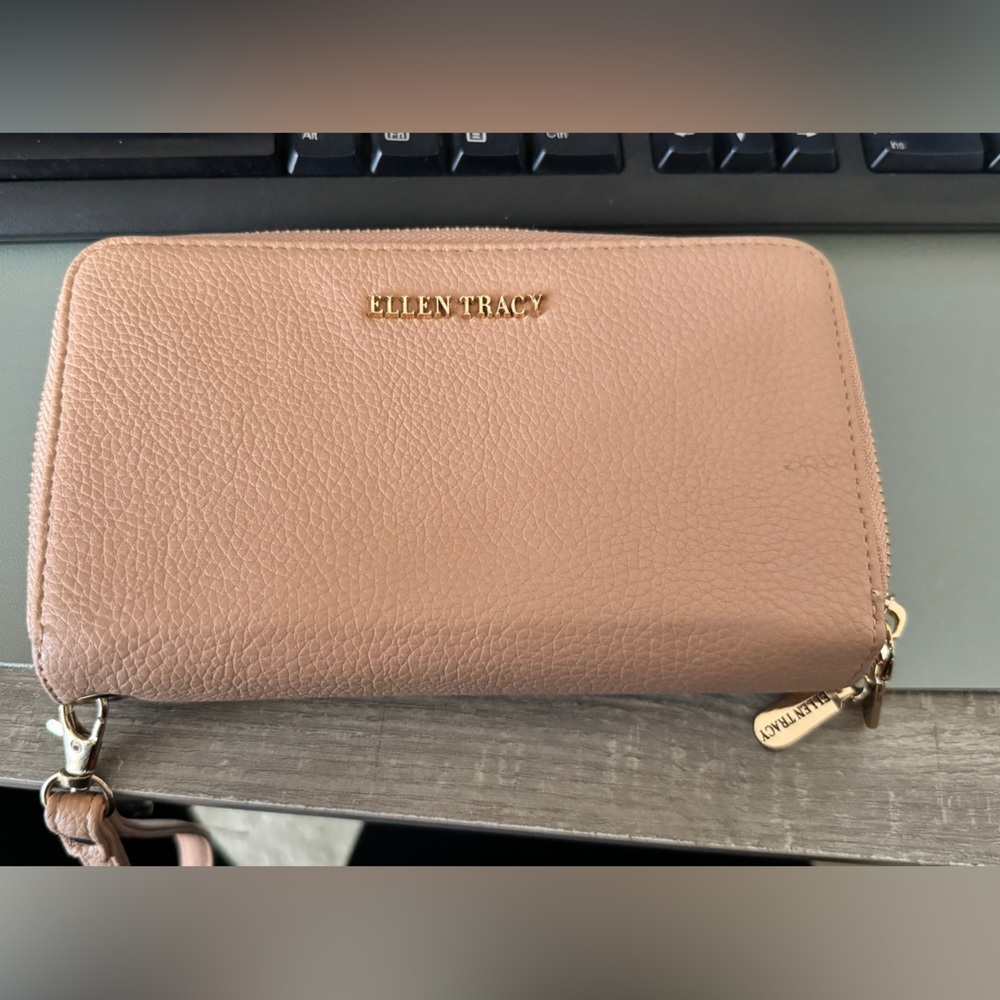 Ellen Tracy mauve double zipper wallet/wristlet